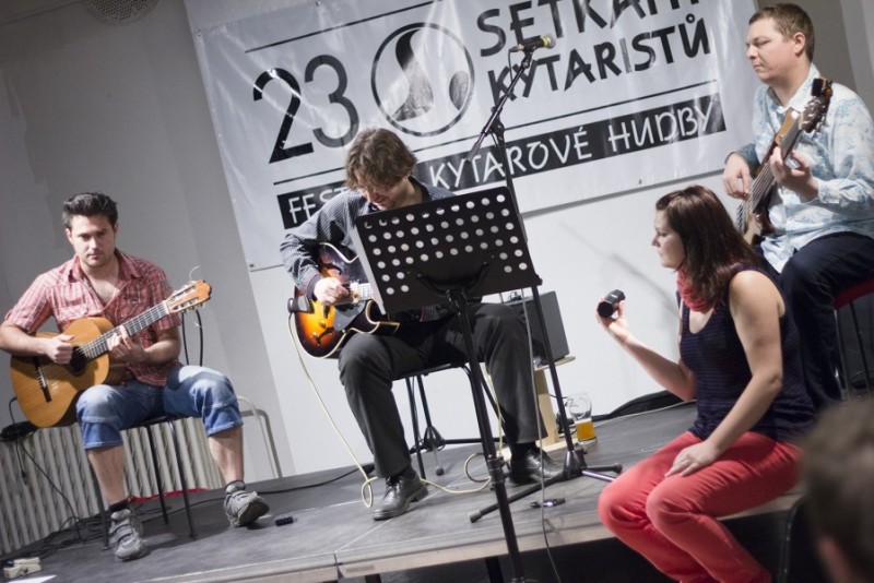 Akustické kytarové trio